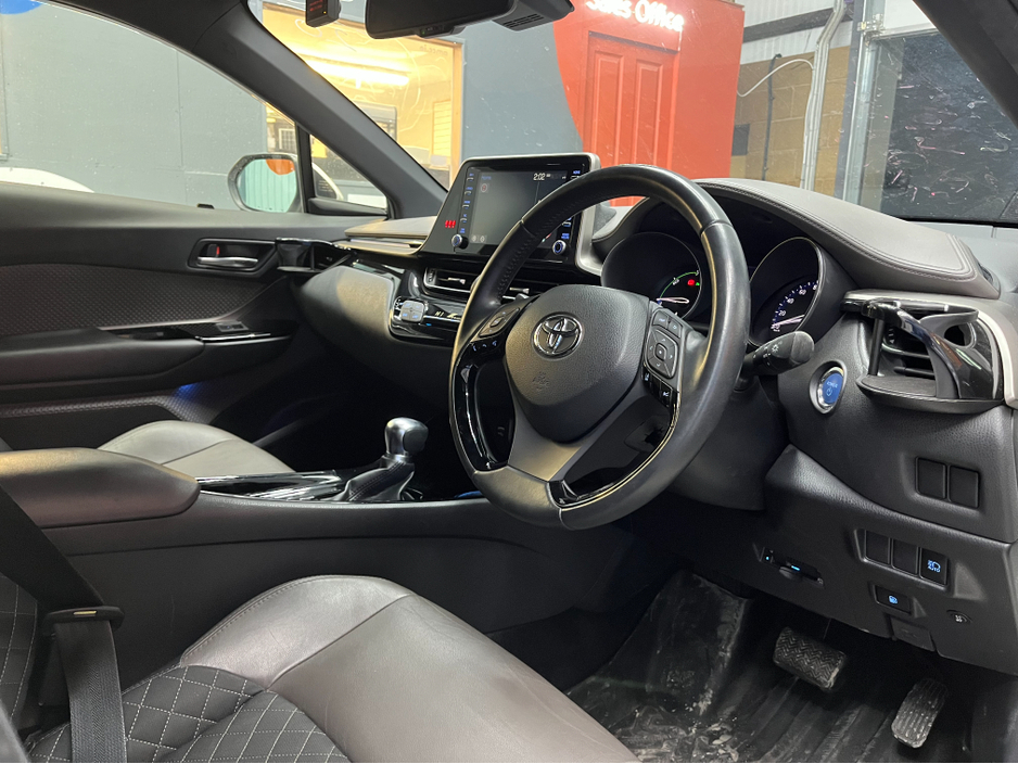 2020 Toyota C-HR €22950! 2020 TOYOTA C-HR G 1.8 AUTOMATIC / CRUISE CONTROL / REVERSE CAMERA / HEATED SEATS €22,950