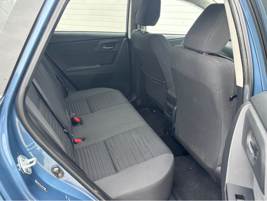 2016 Toyota Auris - image 12