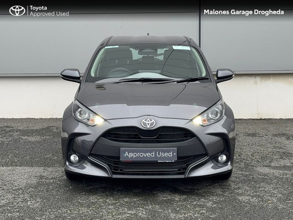 2025 Toyota Yaris - image 5