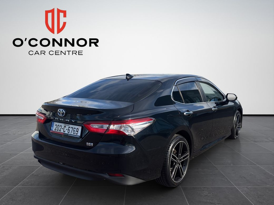 2020 Toyota Camry - image 7