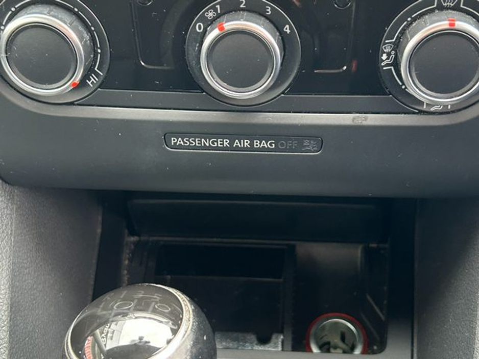 2013 Volkswagen Golf - image 22