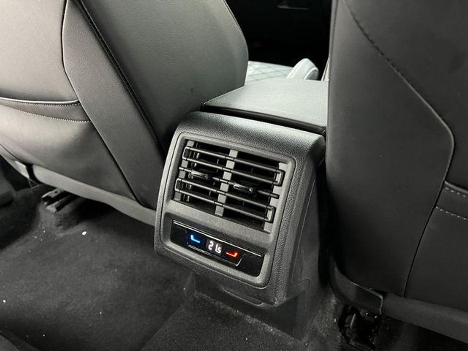 2023 Volkswagen Golf - image 17