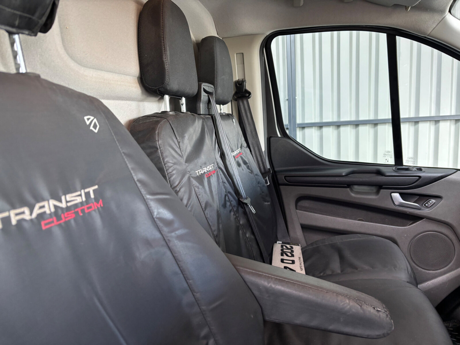 2020 Ford Transit Custom - image 5
