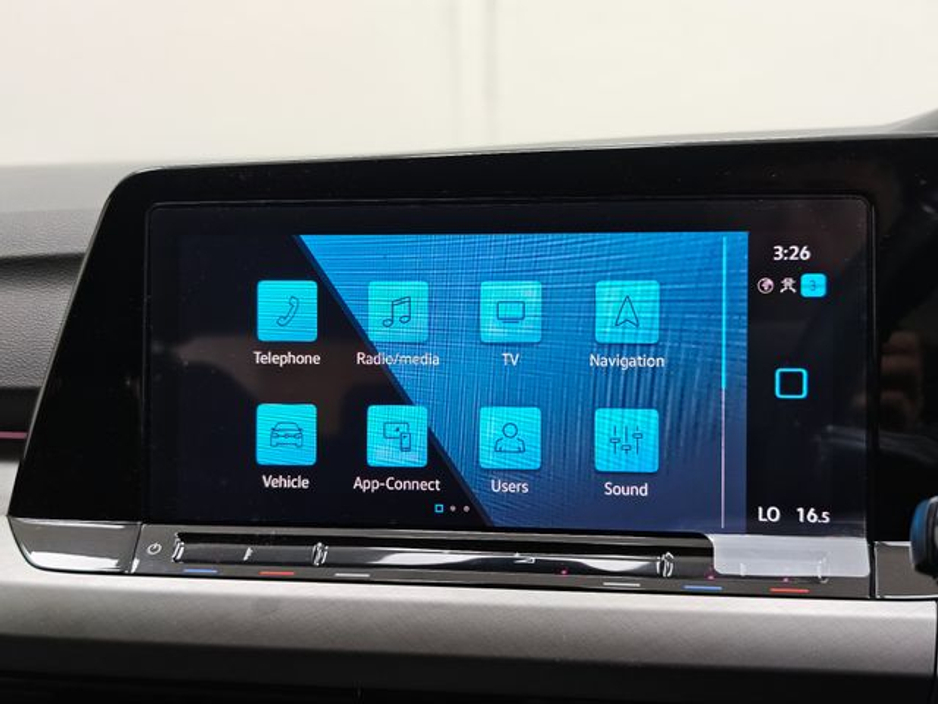 2021 Volkswagen Golf - image 25