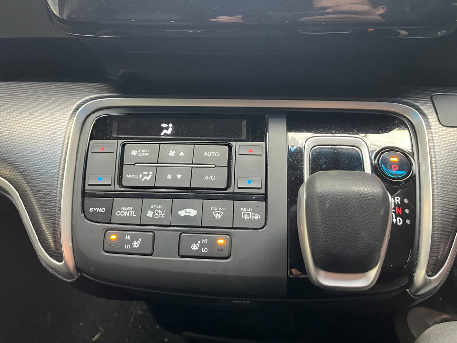 2022 Honda Stepwagon - image 17