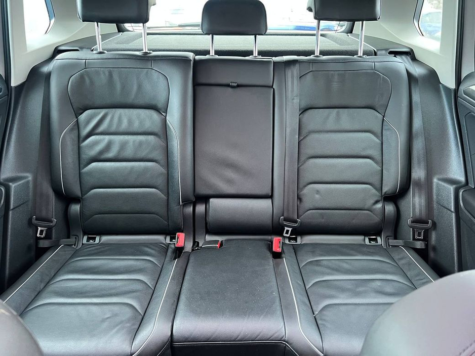 2020 Volkswagen Tiguan R-LINE 2.0 TDI // OPENING PAN ROOF // 19" R-LINE ALLOYS // HEATED R-LINE LEATHER SEATS // 360 PARKING SENSORS €28,900