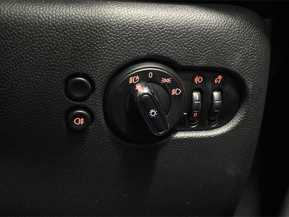 2022 MINI Hatch - image 23