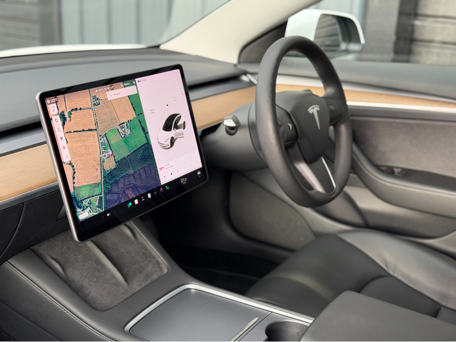 2022 Tesla Model 3 - image 7