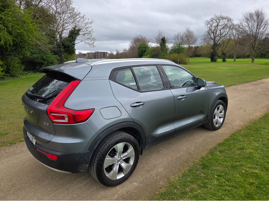 2018 Volvo XC40 - image 4