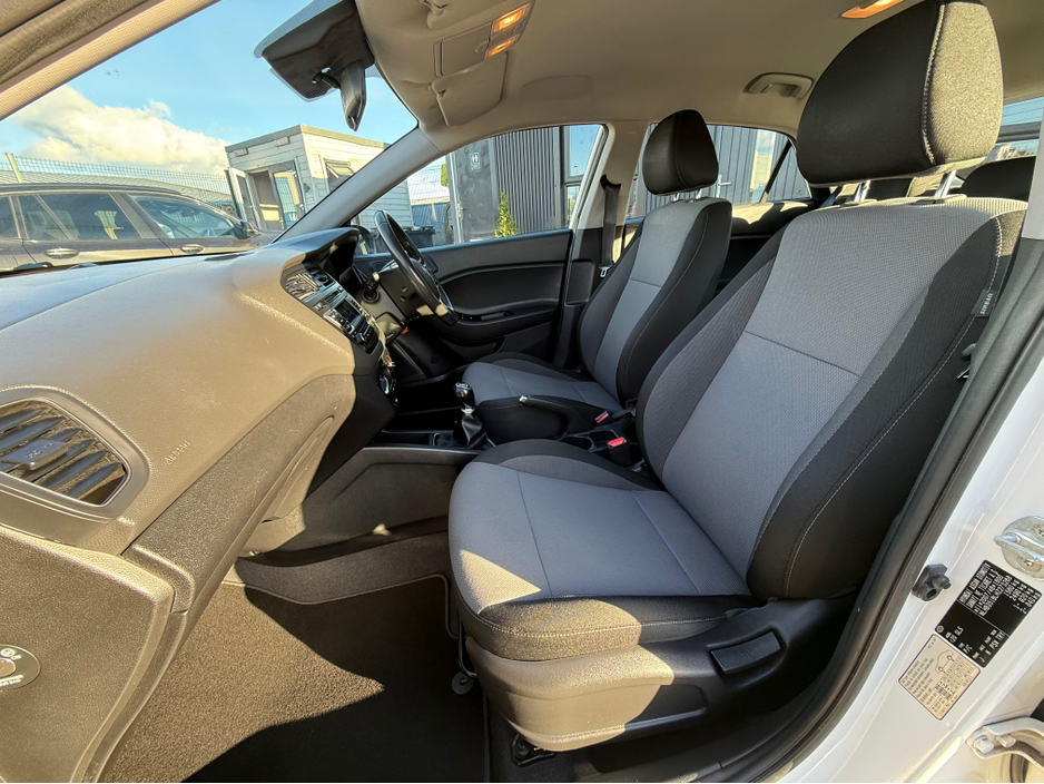 2017 Hyundai i20 - image 5