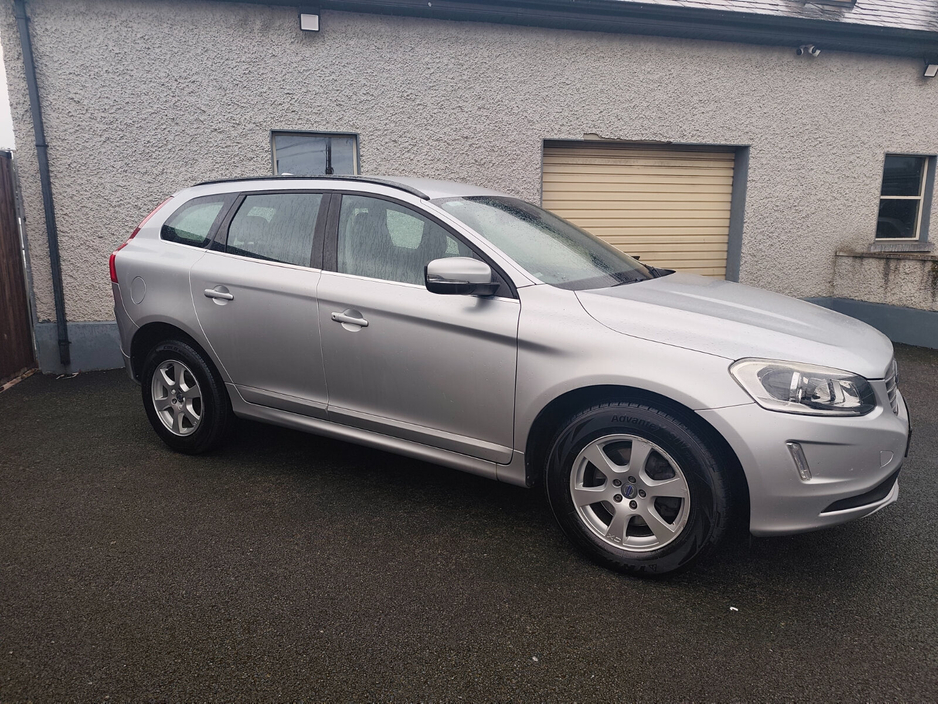 2016 Volvo XC60 D4 (190hp) FWD SE Geartronic €11,999
