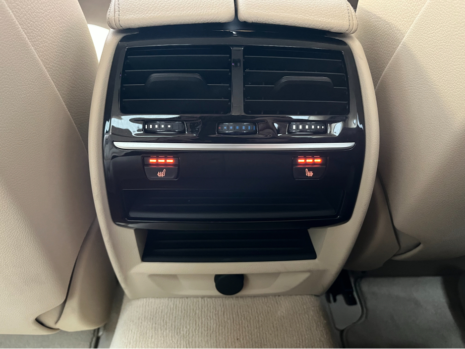 2017 BMW 5 Series - image 17