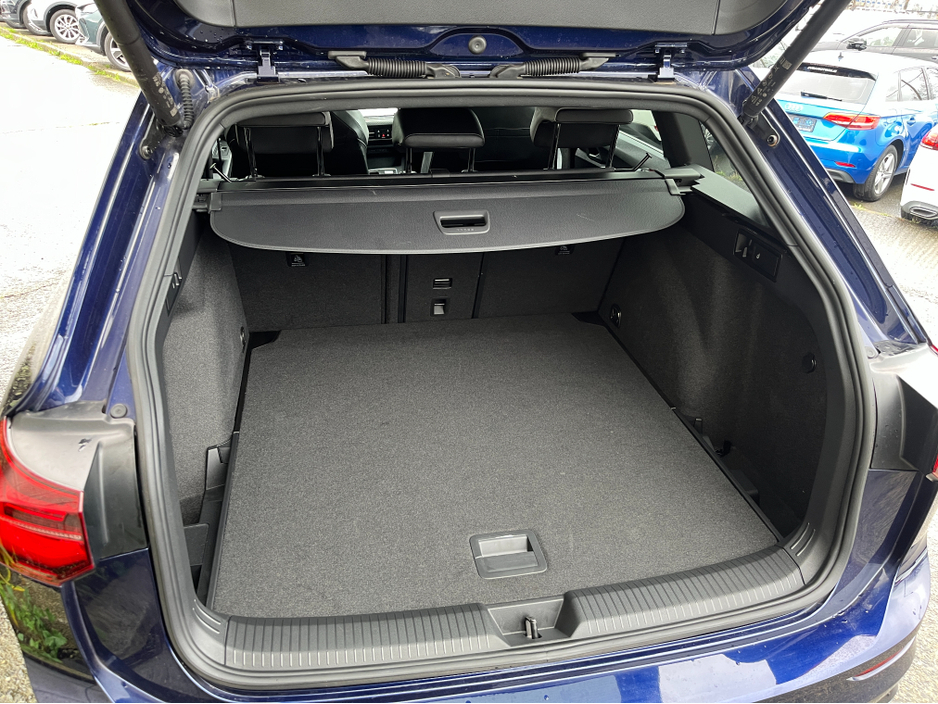 2022 Volkswagen Golf R-LINE ETSI ESTATE 1.5 PETROL //HIGH SPEC//HEAD UP DISPLAY//HALF LEATHER HEATED SEATS//HEATED STEERING WHEEL//REVERSE CAMERA//KEYLESS ENTRY// €27,950