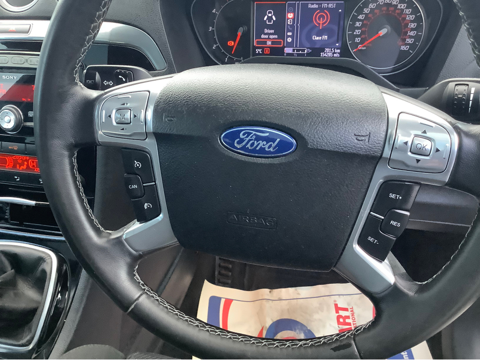 2011 Ford Galaxy - image 9