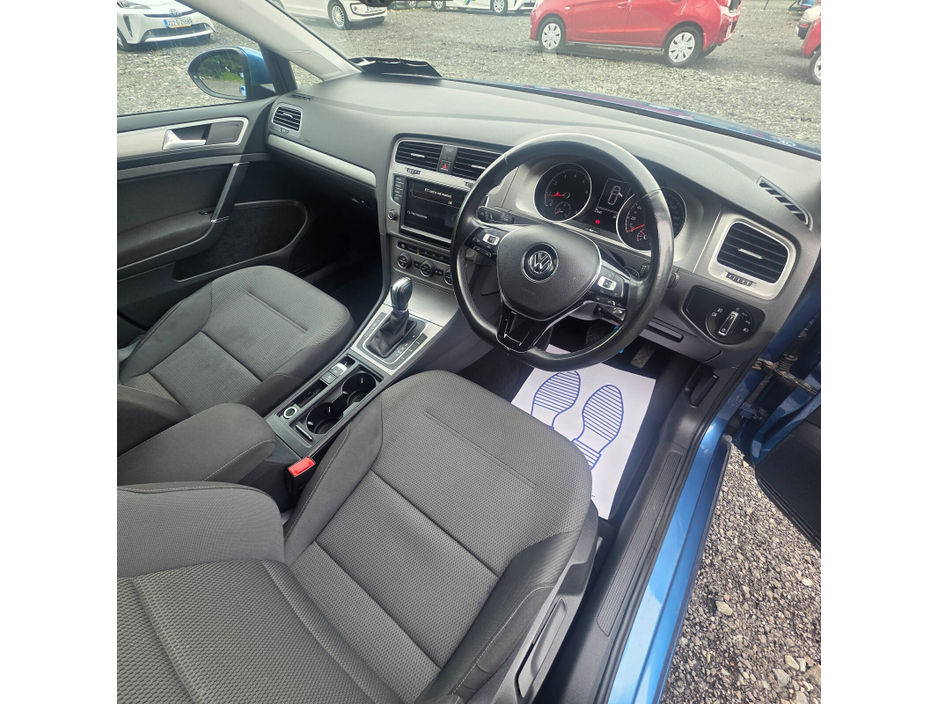 2015 Volkswagen Golf - image 10