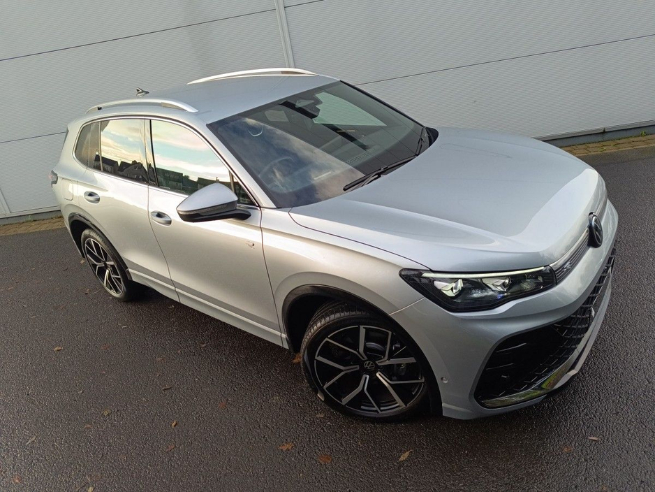 2025 Volkswagen Tiguan - image 11