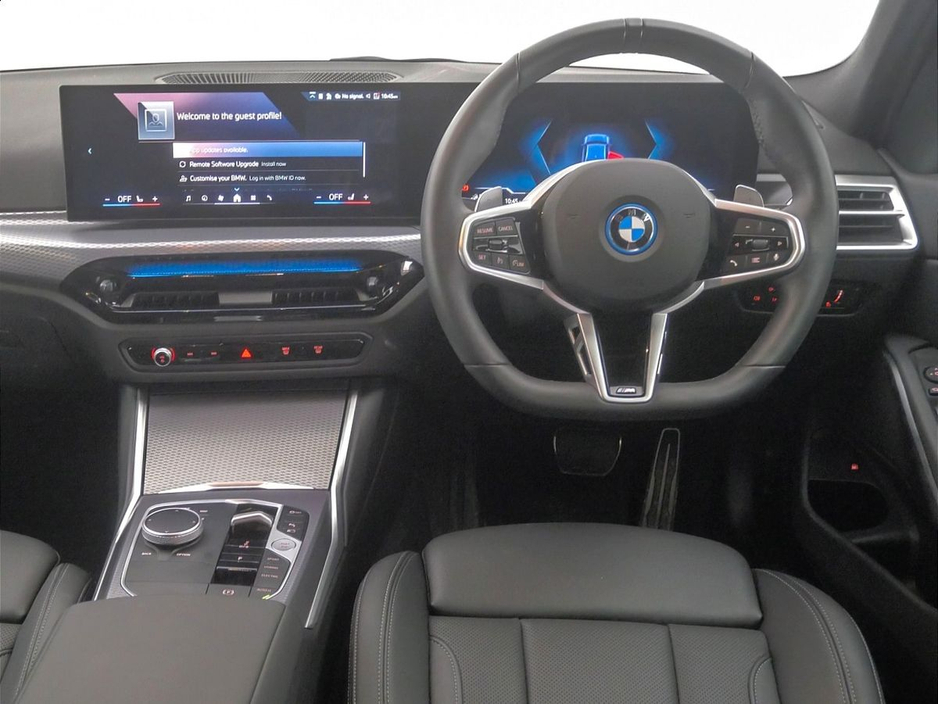 2025 BMW 3 Series - image 5