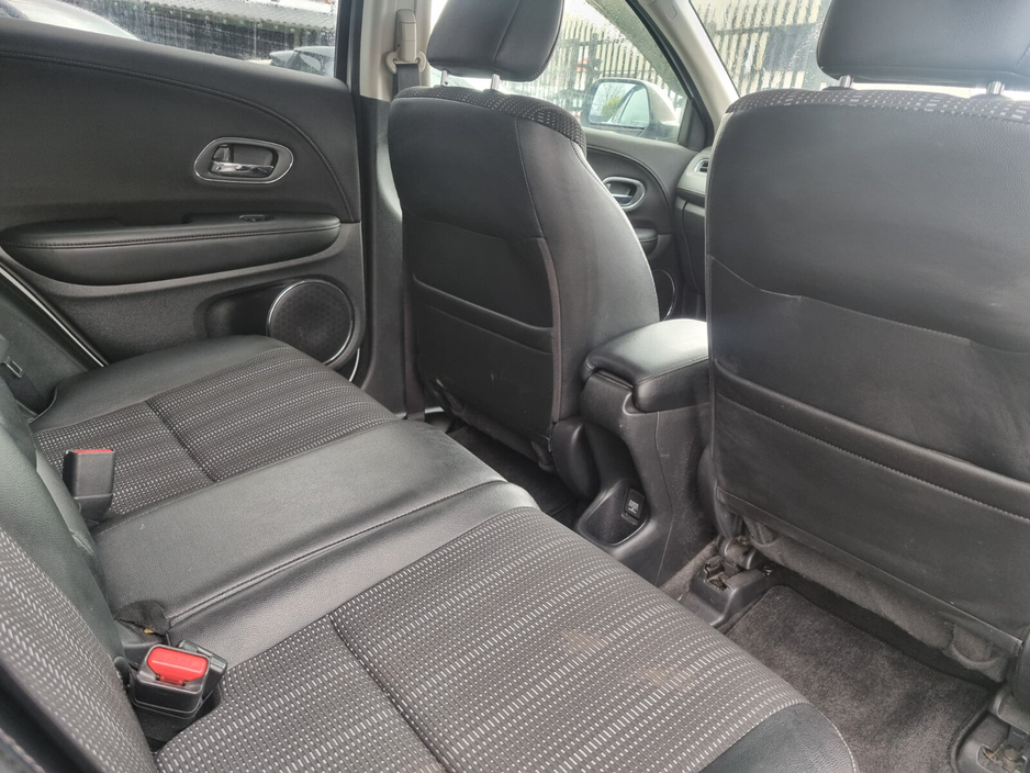 2015 Honda Vezel - image 12