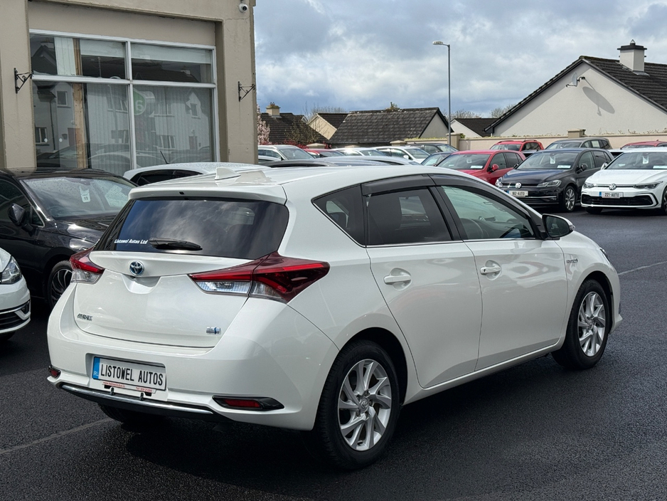 2017 Toyota Auris - image 9