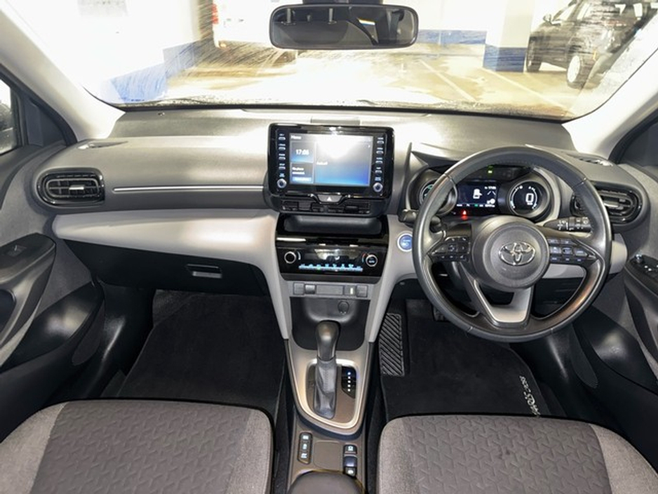 2022 Toyota Yaris Cross LUNA HYBRID AUTOMATIC // REAR CAMERA // AIR CON // SMART ENTRY/SMART START // TOYOTA SAFETY SENSE // FULL WARRANTY €25,945