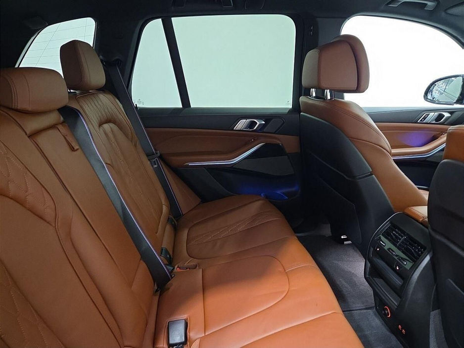 2025 BMW X5 - image 22