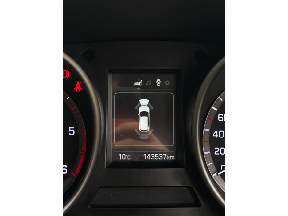 2016 Hyundai Santa Fe - image 31