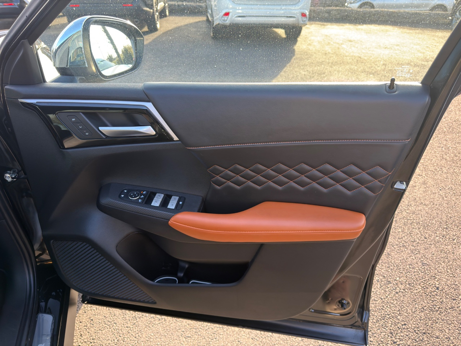 2023 Mitsubishi Outlander - image 20