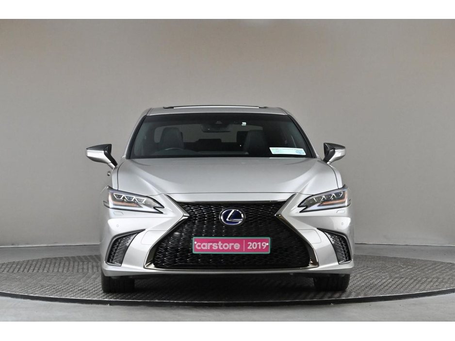 2019 Lexus ES 300 H - image 2
