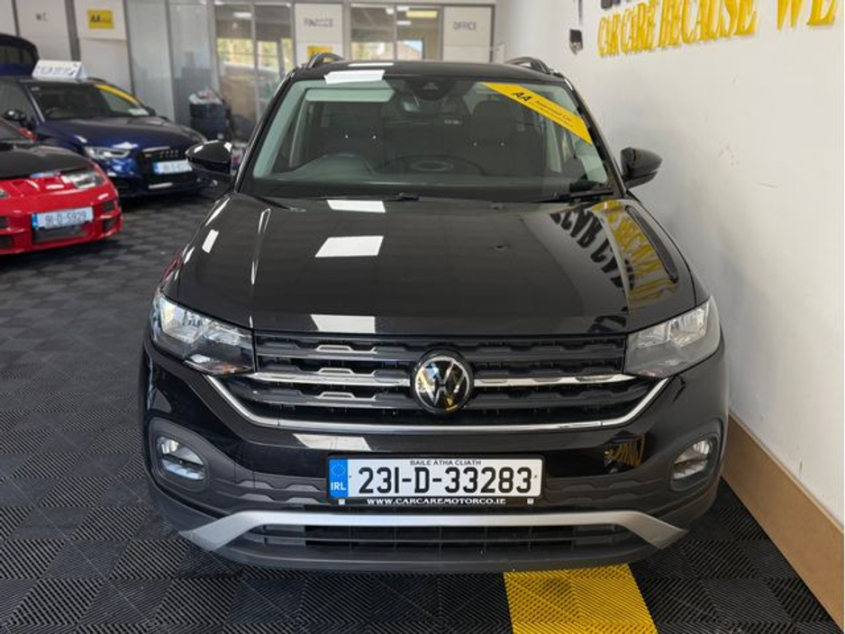 2023 Volkswagen T-Cross - image 2