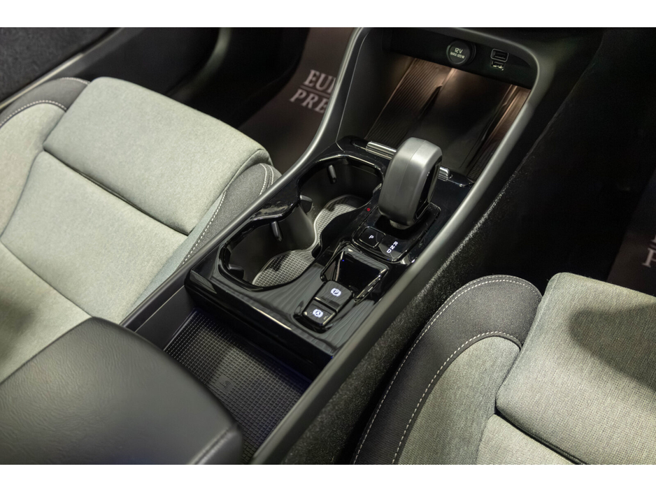 2022 Volvo XC40 - image 18