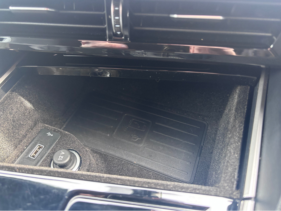 2018 Volkswagen Touareg - image 12