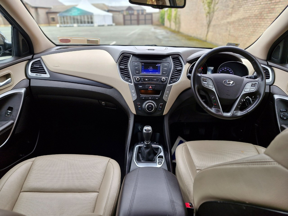 2017 Hyundai Santa Fe - image 8