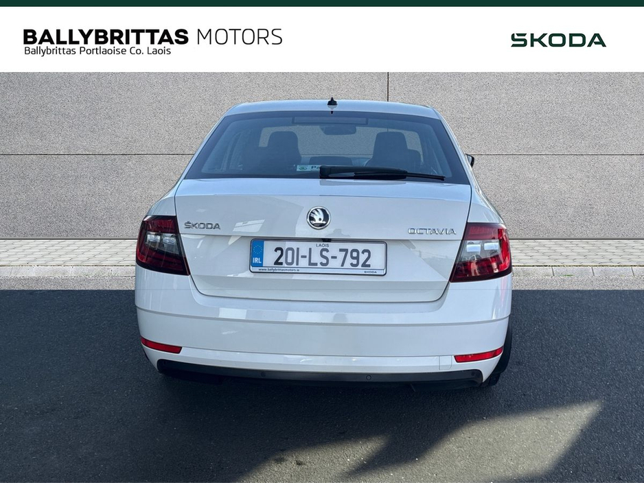 2020 Skoda Octavia - image 4