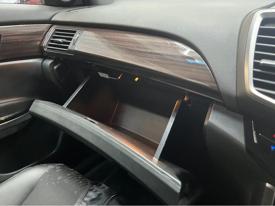 2019 Honda Accord - image 17