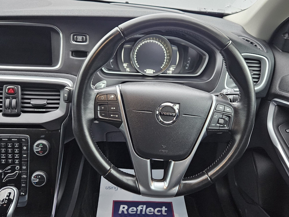2016 Volvo V40 - image 25