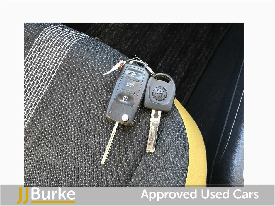 2019 Volkswagen up! - image 15