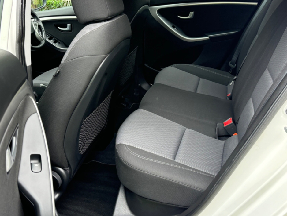 2012 Hyundai i30 - image 10