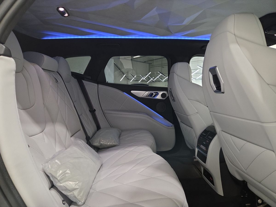 2026 BMW XM - image 22