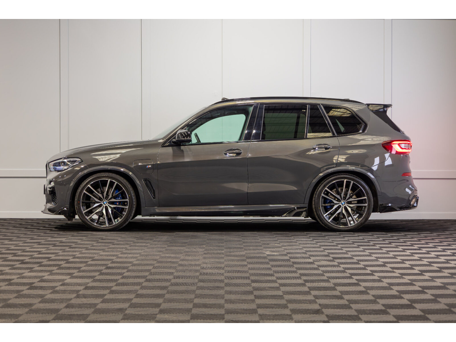 2021 BMW X5 - image 3