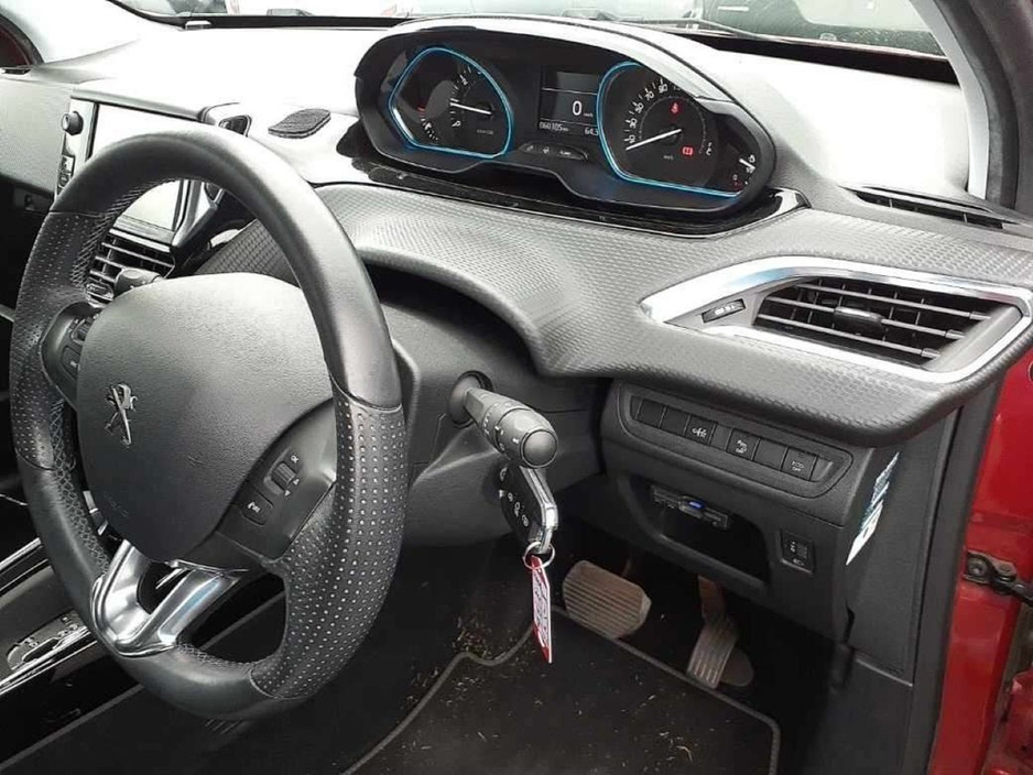 2017 Peugeot 2008 - image 3