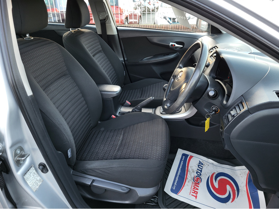 2010 Toyota Corolla - image 11