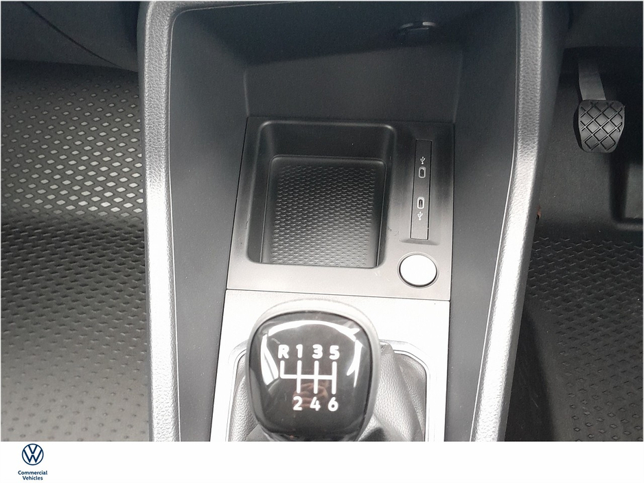 2025 Volkswagen Caddy - image 21