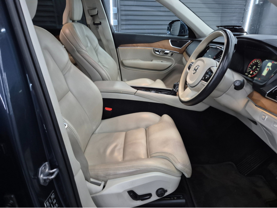 2019 Volvo XC90 - image 13