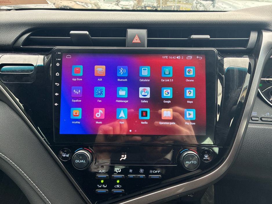 2019 Toyota Camry - image 19