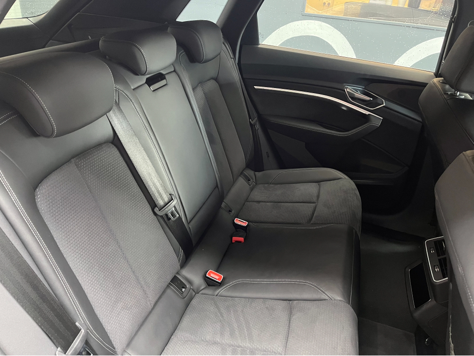 2022 Audi e-tron - image 14