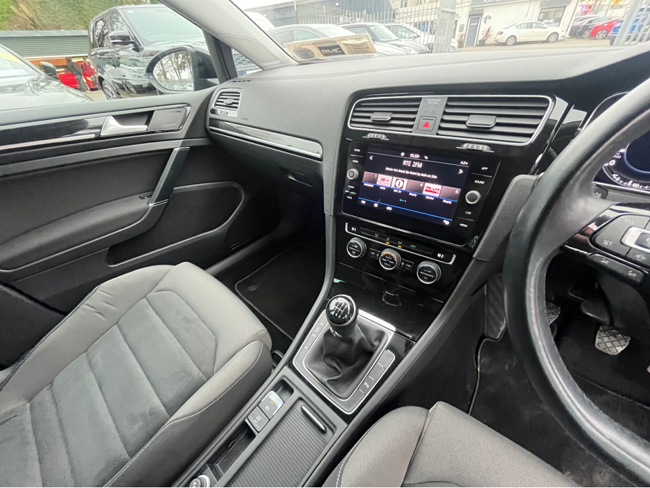 2019 Volkswagen Golf - image 12