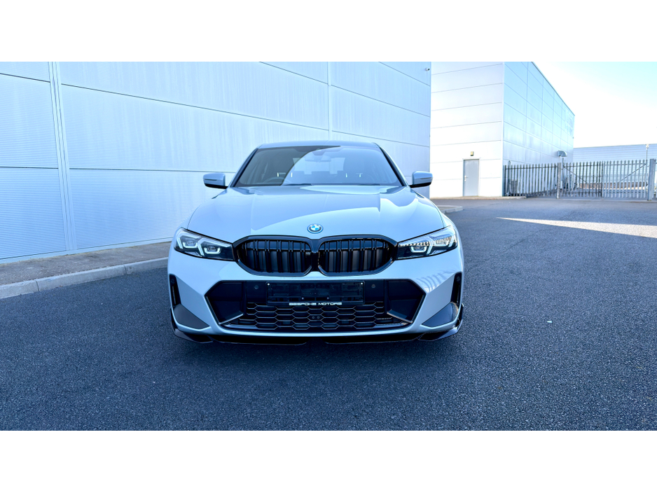 2025 BMW 3 Series - image 33