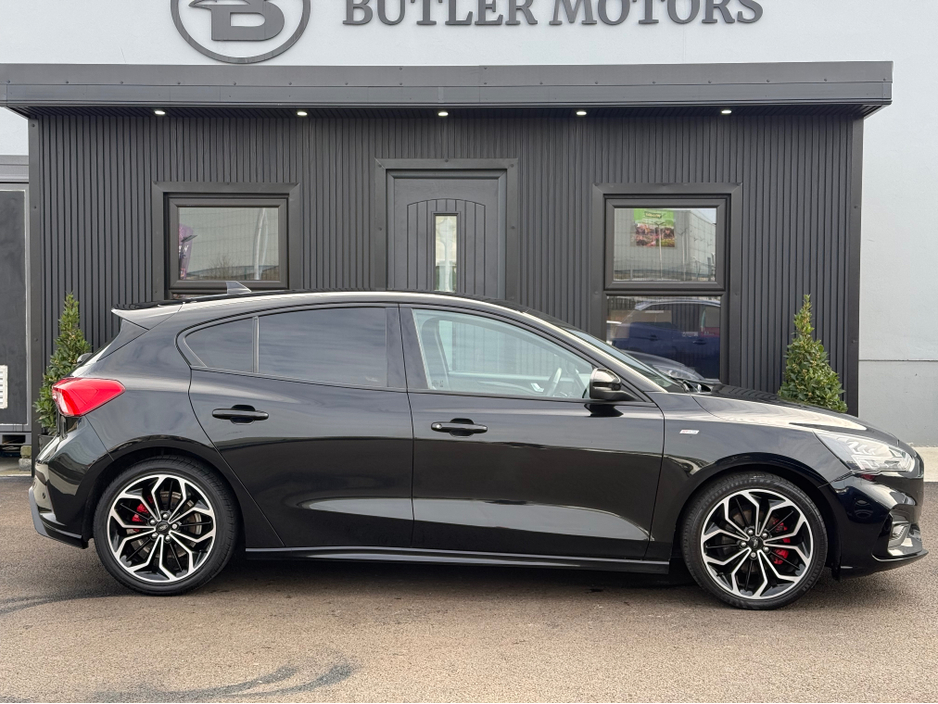 2021 Ford Focus - image 4