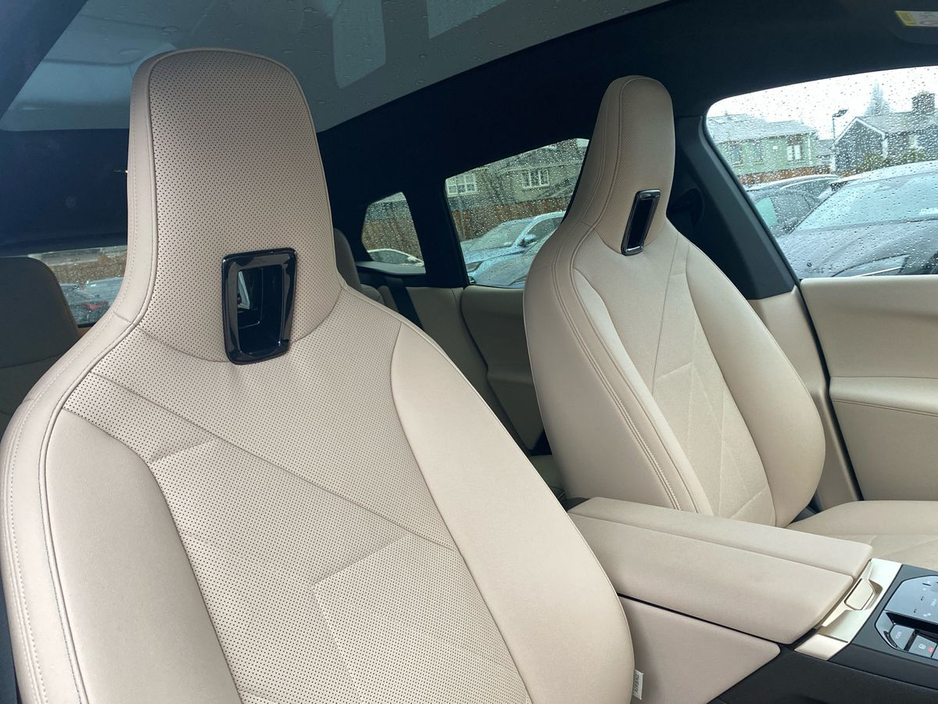 2022 BMW iX - image 25