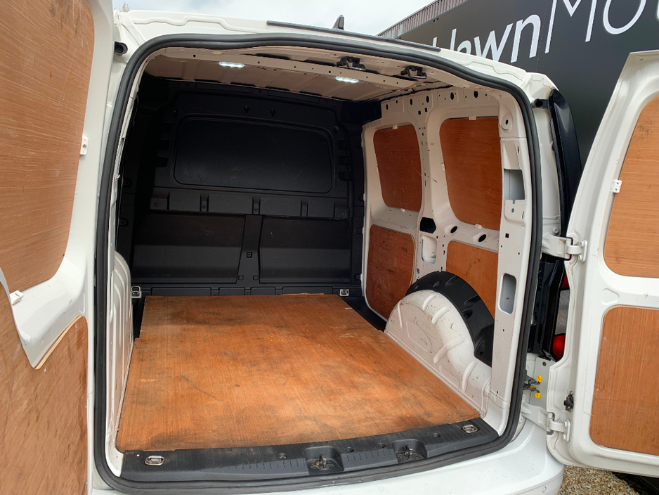 2022 Volkswagen Caddy - image 10